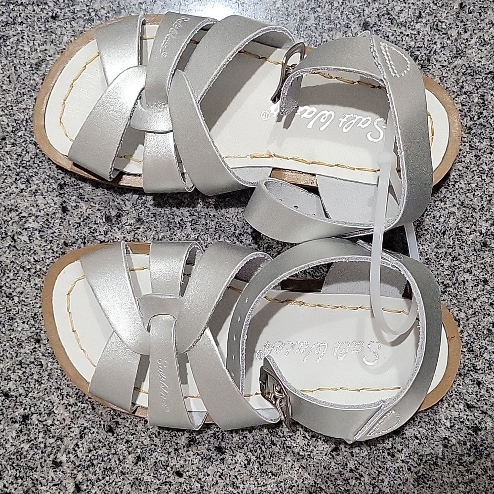 Brand spanking new Silver Saltwater Sandals. Little girl size 8.